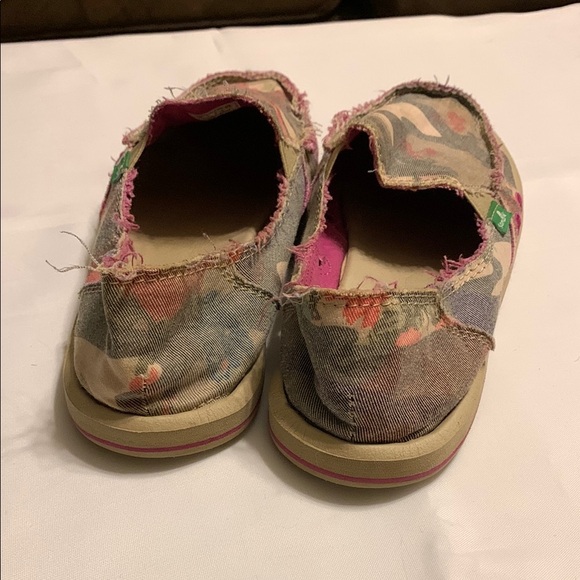 Sanuk Women’s Multicolor Slip-On Beach Loafers - Picture 3 of 9